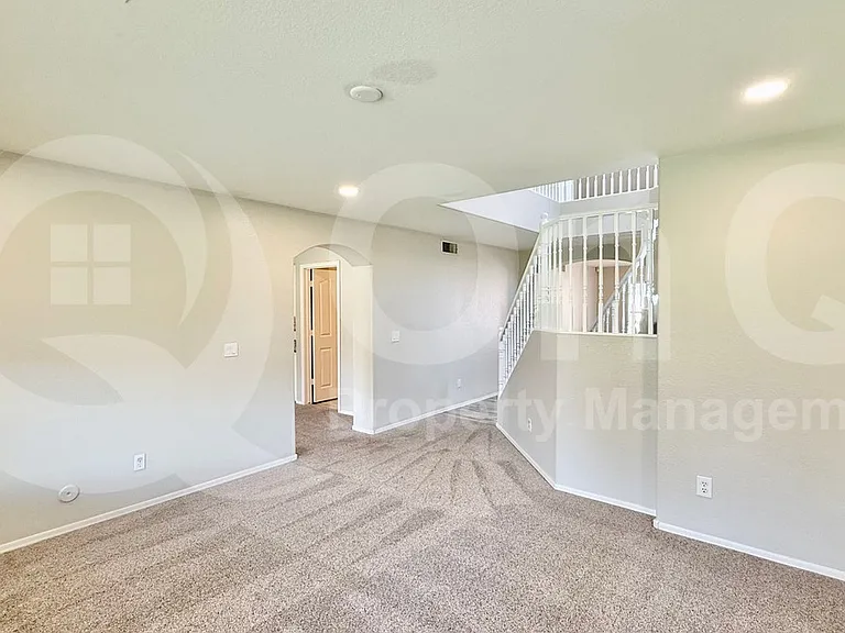 1481 E Cheyenne St — Photo 8