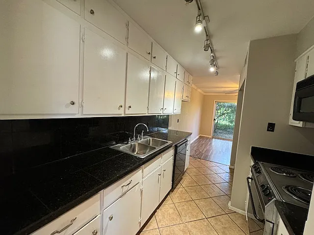 2259 Robin Lyn Ct — Photo 7