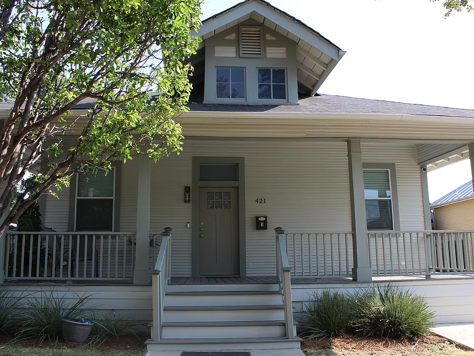 421 Devine St #1