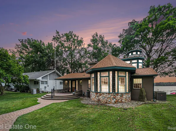 634 Dorbert Dr, Munith, MI 49259