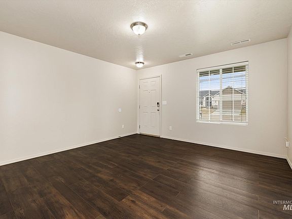 5th image of 980 E Yaquina Bay Dr