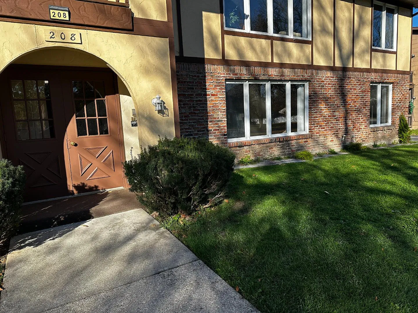 208 Denrose Dr - Unit 1 — Photo 2