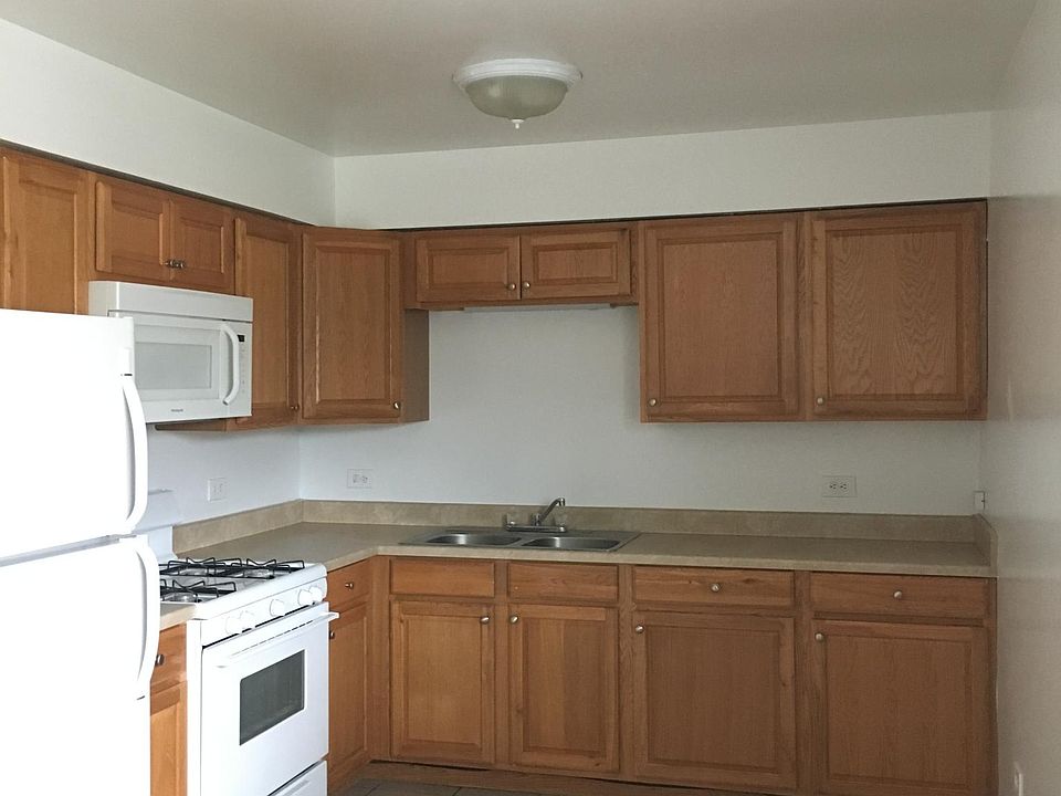2nd image of 2830 N Natoma Ave