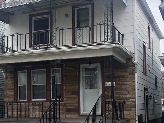 3rd image of 145 Royal Ave