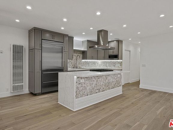 4th image of 638 Pier Ave APT B