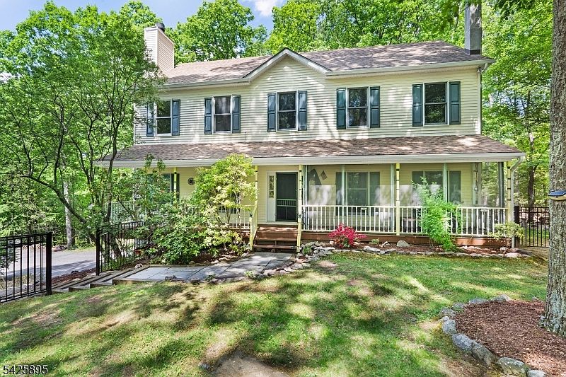 1st image of 32 Saint Bernards Rd