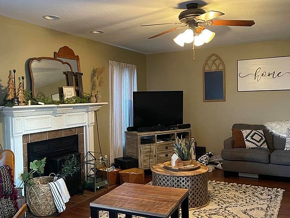 3rd image of 3301 Melissa Ln