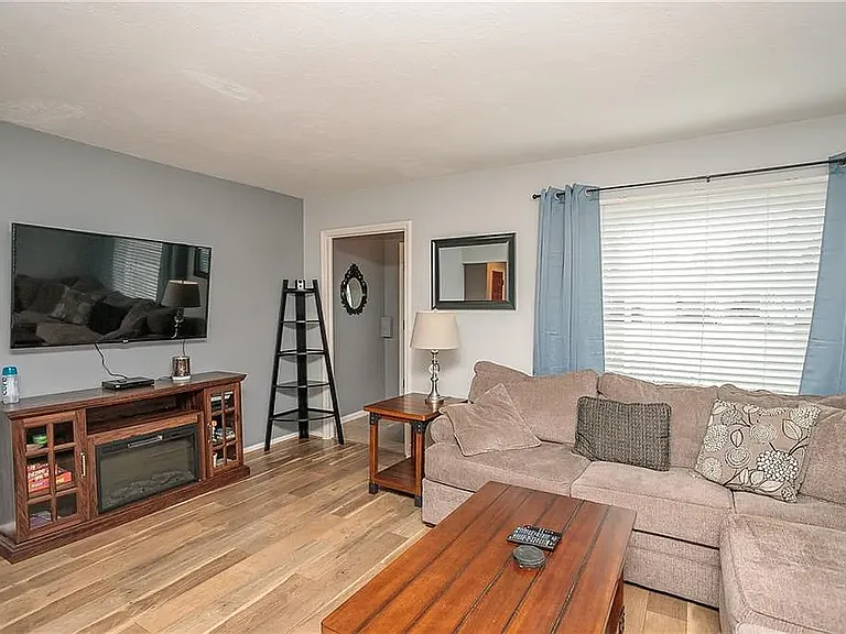 1008 Dartmoor Ave — Photo 3