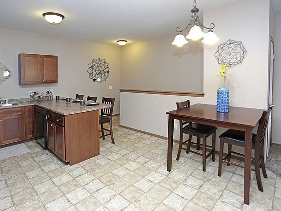 Kitchen/Dining Room: 1 Bed 1 Bath