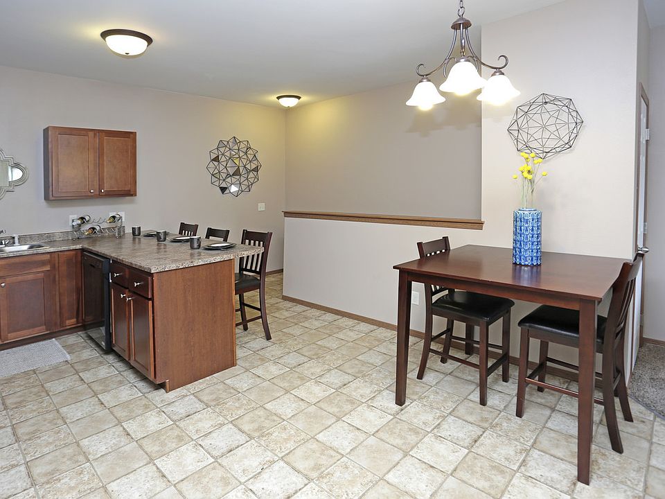 Kitchen/Dining Room: 1 Bed 1 Bath