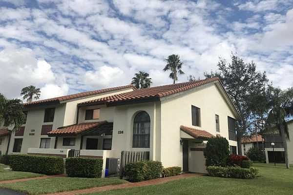 Home For Sale In Palm Chase Lakes