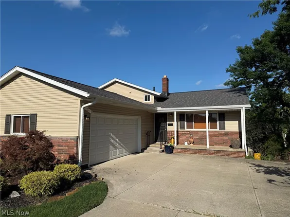 6033 Sweet Birch Dr, Bedford Heights, OH 44146