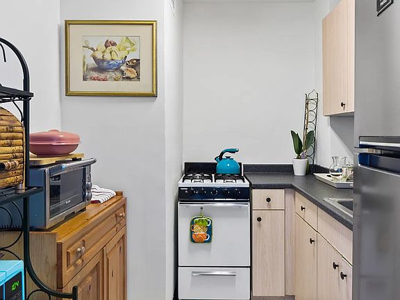 4th image of 135 Ocean Pkwy APT 16G