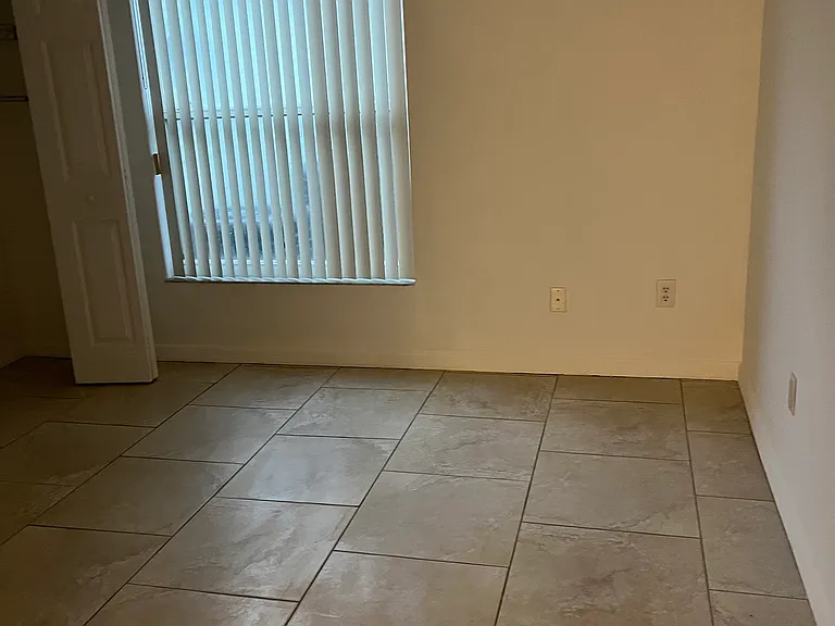 107 S Roma Way — Photo 12