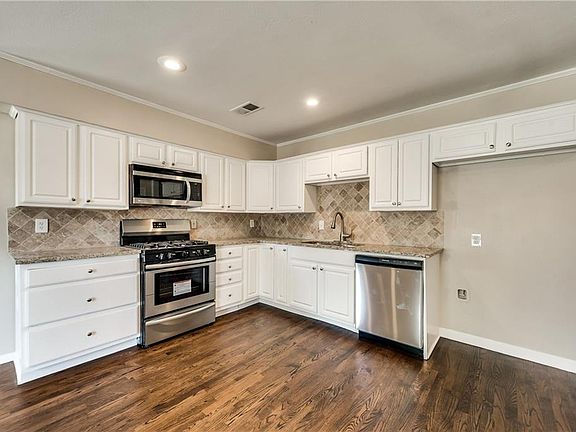 3rd image of 2800 Bamboo St