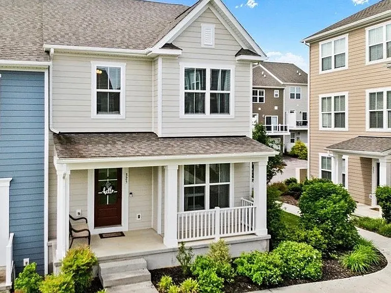 325 John Adams Dr — Photo 1