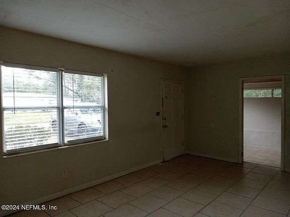 5th image of 6120 MERCER Circle N