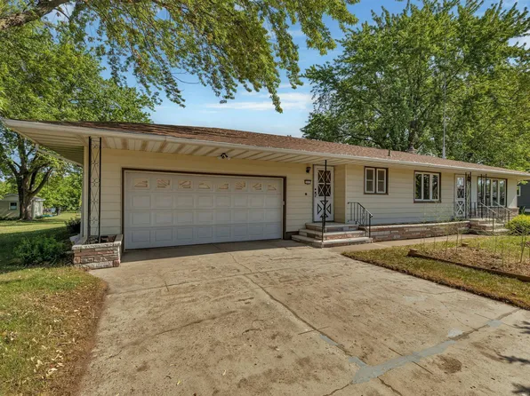 511 1st St SE, Avon, MN 56310