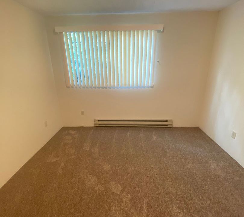 1st image of 1016 W 8th Pl #8