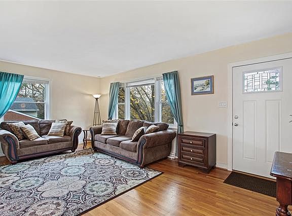 5th image of 5011 Thrush Ln
