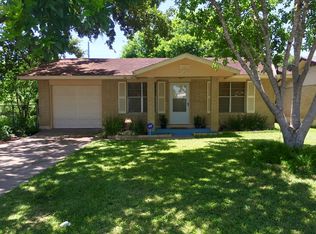 908 S Adams St, Beeville, TX 78102