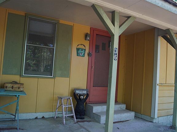 2nd image of 36 Twin Oaks Ln