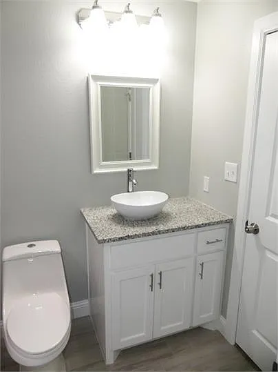 608 E College St #610 — Photo 25