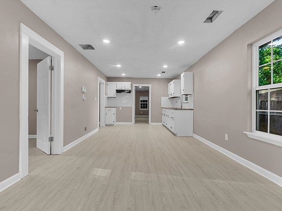 5th image of 3354 Guernsey Ave