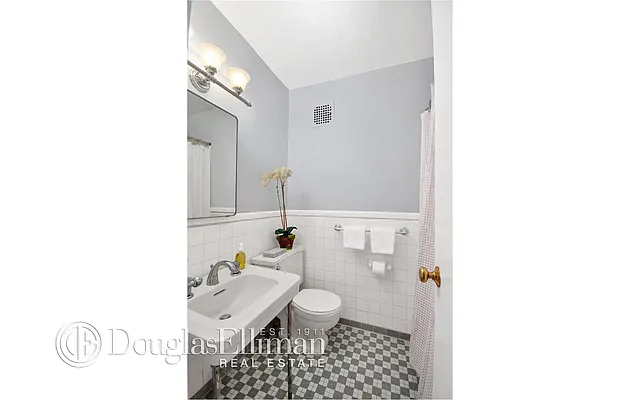 Sold by Douglas Elliman | media 15