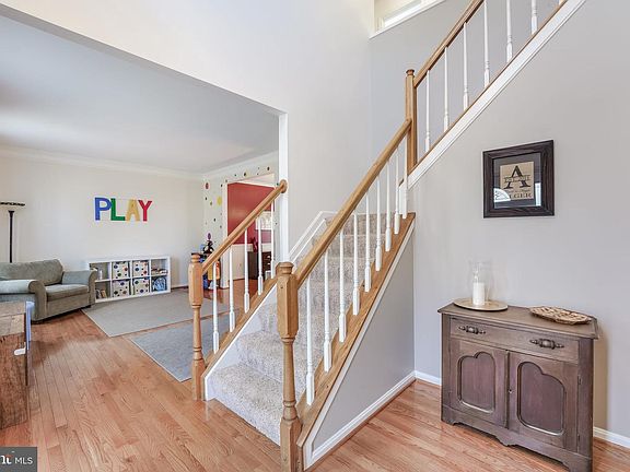 4th image of 42 Blossom Wood Ct