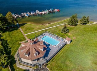 3402 Adams Shore Dr, Waterford, MI