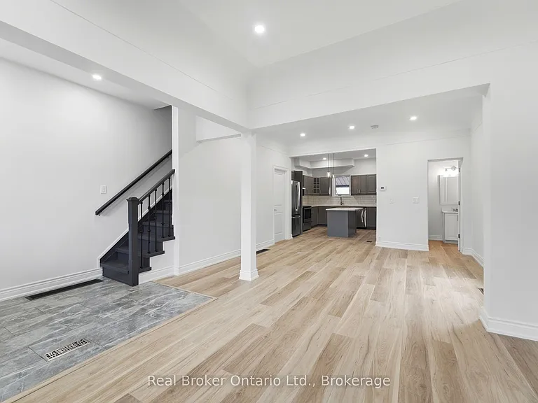 167 Rosslyn Ave N #UPPER — Photo 4