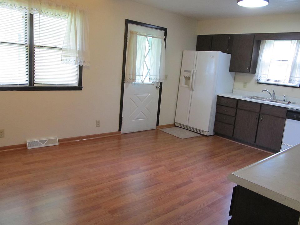 1st image of 49718 High Street Ext