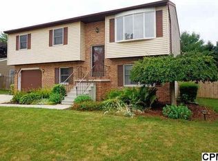14 Honeysuckle Dr, Mechanicsburg, PA