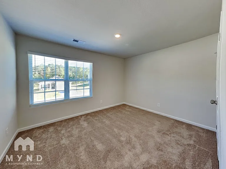 108 Taverners Ln — Photo 16
