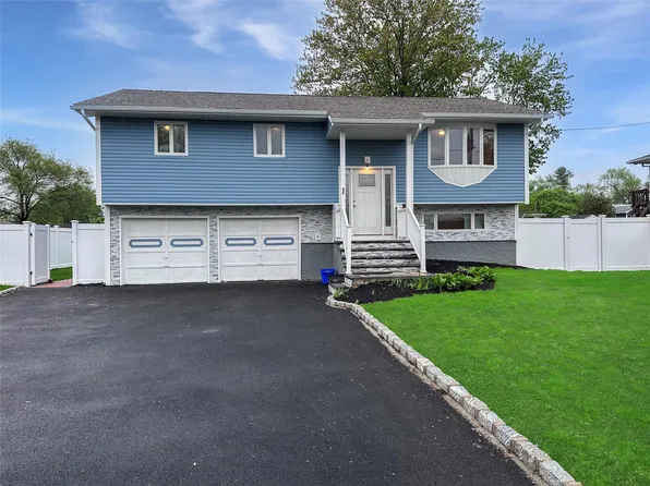 42 Blacker Street, Brentwood, NY 11717