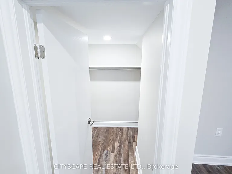 121 Ashdale Rd #LOWER — Photo 18
