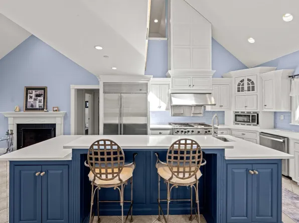 1 Gussett Rd, Wenham, MA 01984
