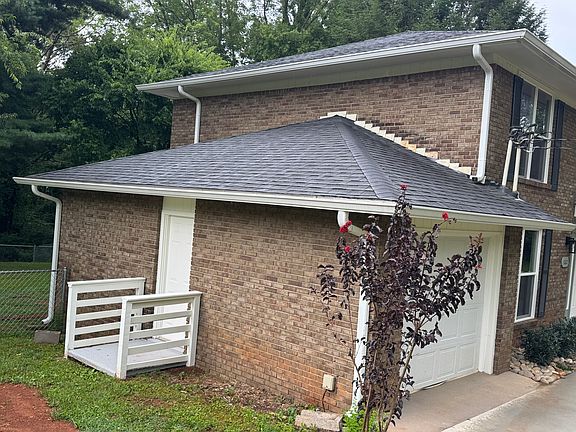 3rd image of 1022 Parrish Rd