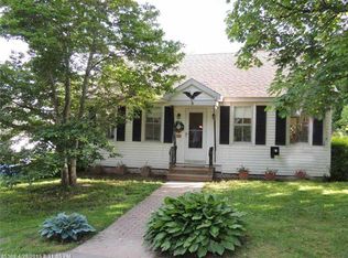 31 Ferry St, Winterport, ME 04496