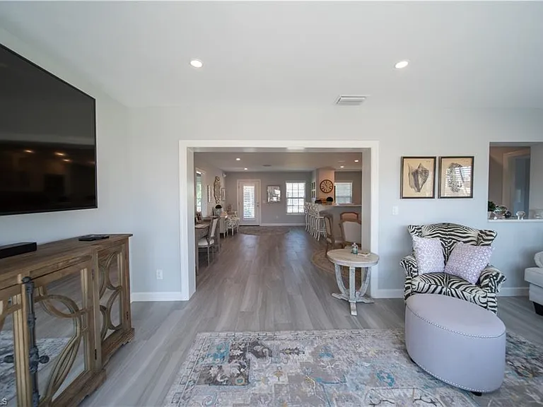 911 Heron Ct — Photo 5