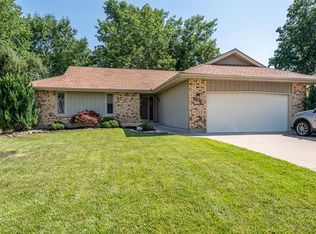 8609 Sarah Ln, Liberty, MO 64068