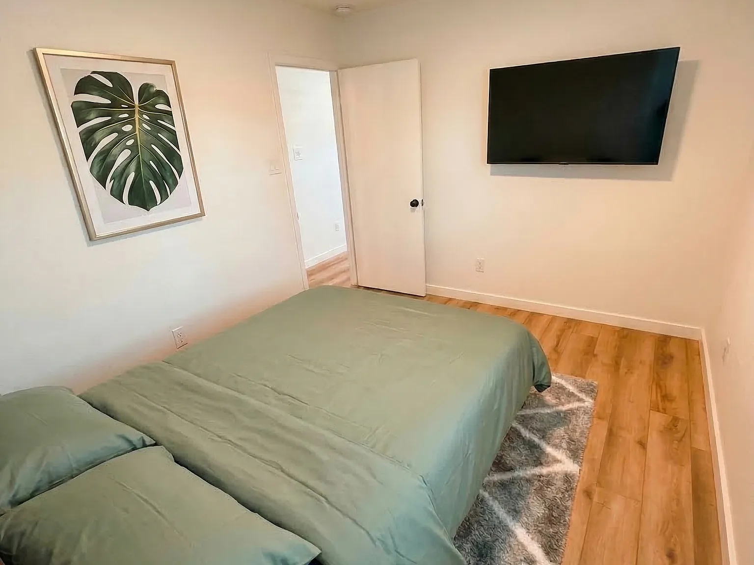 4 bed, 1900 sqft, $4,500 — Photo 2