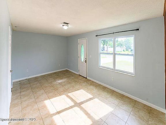 3rd image of 1740 Cowan Cir