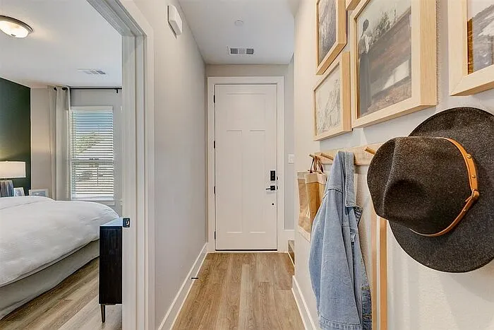 3 bed, 2.0 bath, 1148 sqft, $2,150 — Photo 2