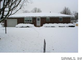 28 Barbara Dr, Godfrey, IL 62035