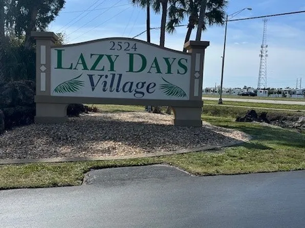 546 Freedom St, North Fort Myers, FL 33917