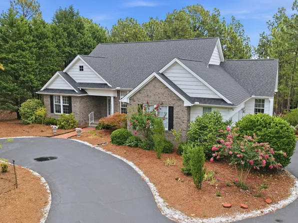 209 Longleaf Drive, West End, NC 27376