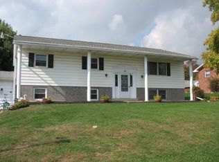 1306 Concord Dr, Connellsville, PA 15425