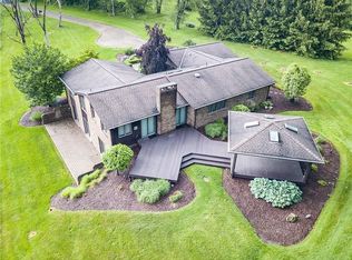 338 Carpenter Dr, Pittsburgh, PA 15239